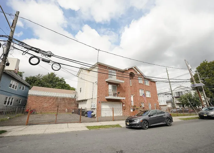 Newark Liberty Gem Brick House - Apt 3