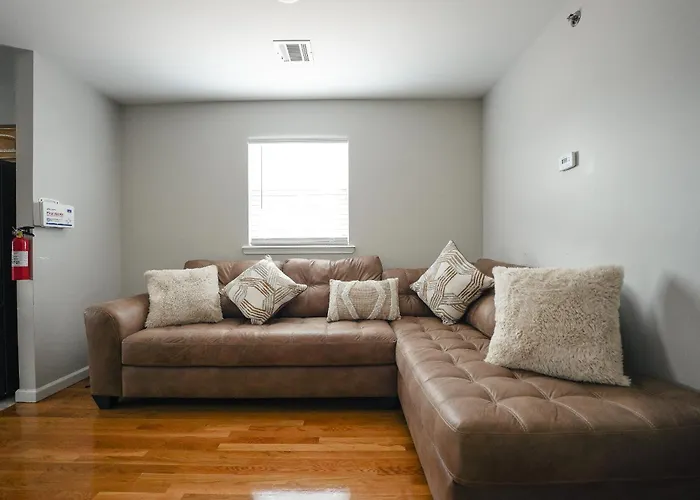 Newark Liberty Gem Brick House - Apt 3